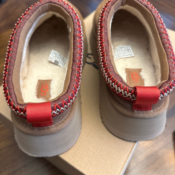 UGG Tasman Chestnut Platform Clogs with Red Trim - Picture 3 of 6